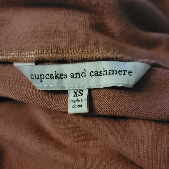 CUPCAKES AND CASHMERE Brooklyn Off the Shoulder size x small soft cozy drop cold - Picture 7 of 8